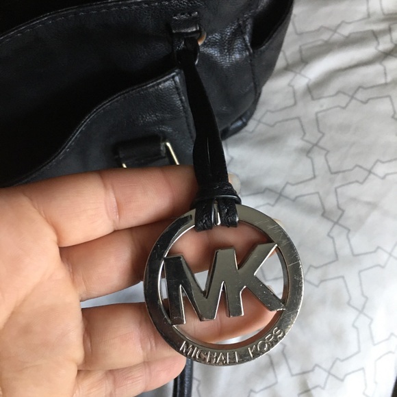 Michael kors black purse - Picture 3 of 9